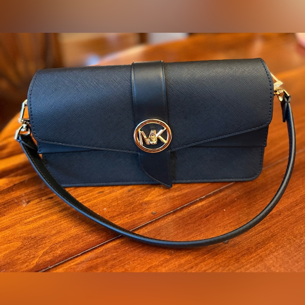 Michael Kors Greenwich Bag Medium w/short and long shoulder straps and dust bag